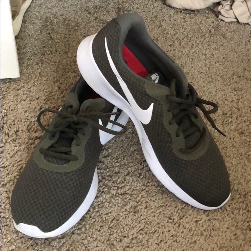 Nike Running Shoes Green Size 11.5
